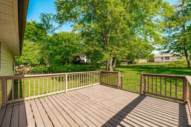 215 Al Oerter Dr, Clarksville, TN 37042