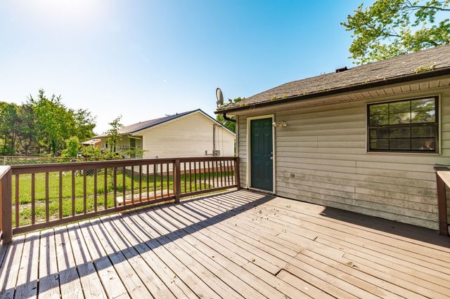 215 Al Oerter Dr, Clarksville, TN 37042