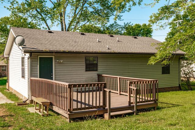 215 Al Oerter Dr, Clarksville, TN 37042