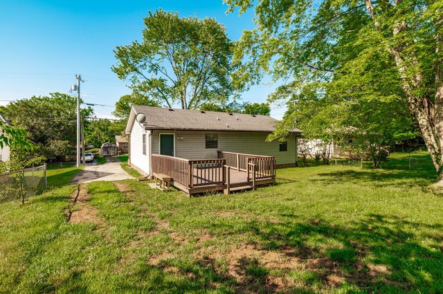 215 Al Oerter Dr, Clarksville, TN 37042
