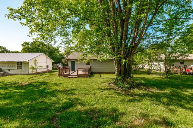 215 Al Oerter Dr, Clarksville, TN 37042