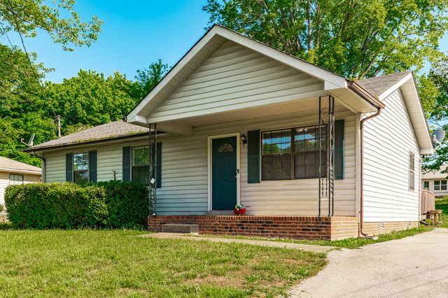 215 Al Oerter Dr, Clarksville, TN 37042