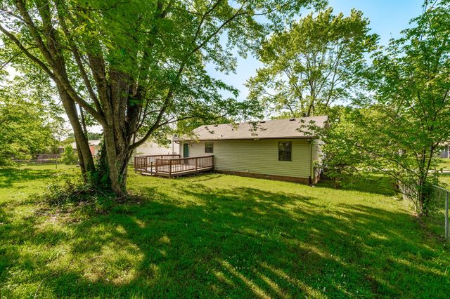 215 Al Oerter Dr, Clarksville, TN 37042