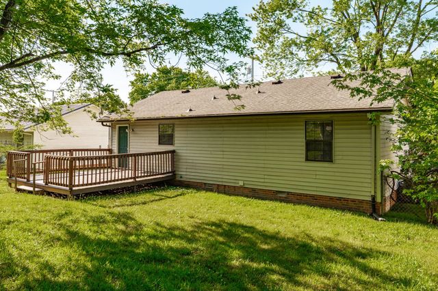215 Al Oerter Dr, Clarksville, TN 37042