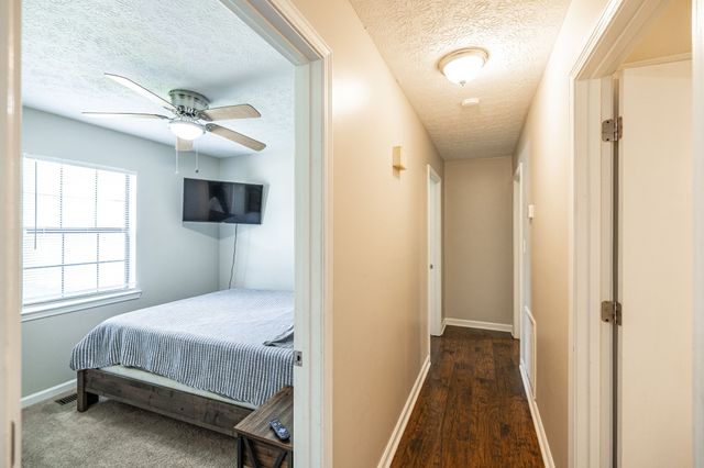 215 Al Oerter Dr, Clarksville, TN 37042