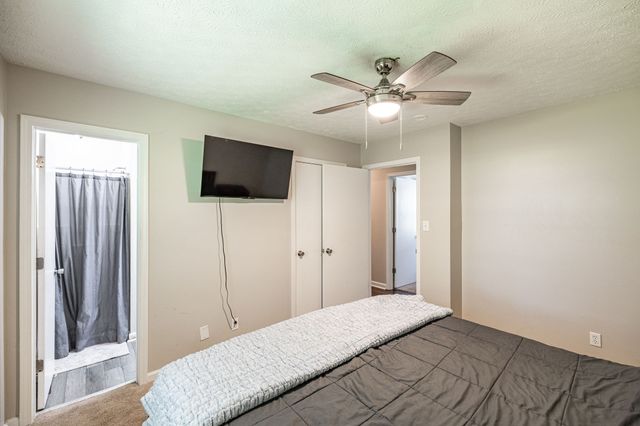 215 Al Oerter Dr, Clarksville, TN 37042