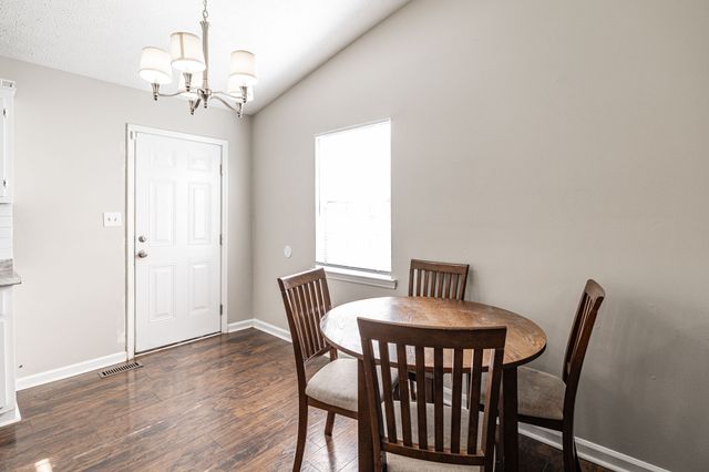 215 Al Oerter Dr, Clarksville, TN 37042