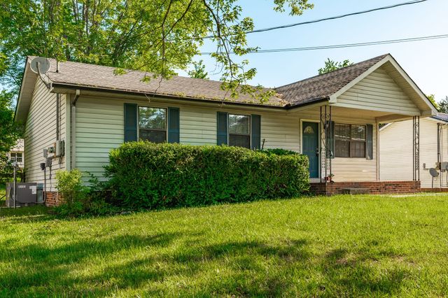 215 Al Oerter Dr, Clarksville, TN 37042