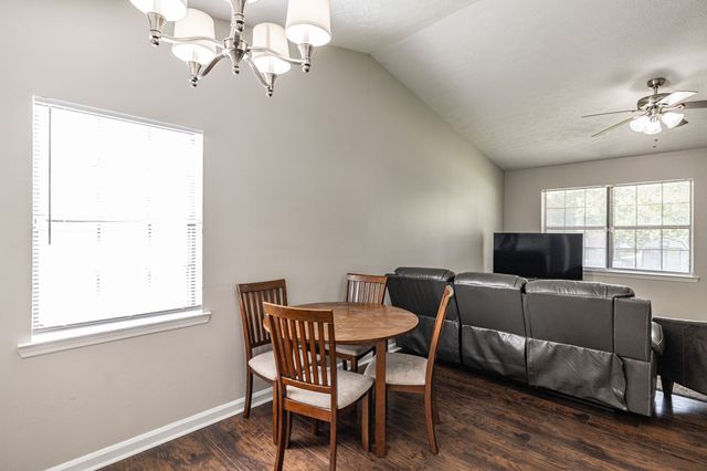 215 Al Oerter Dr, Clarksville, TN 37042