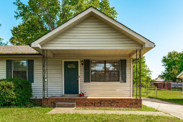 215 Al Oerter Dr, Clarksville, TN 37042