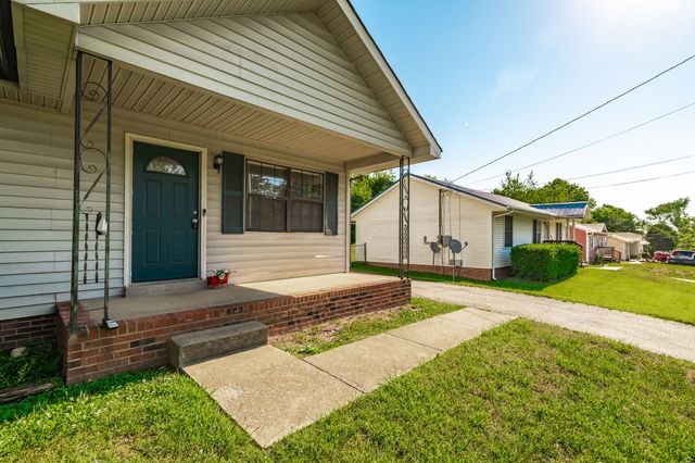 215 Al Oerter Dr, Clarksville, TN 37042