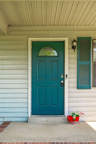 215 Al Oerter Dr, Clarksville, TN 37042