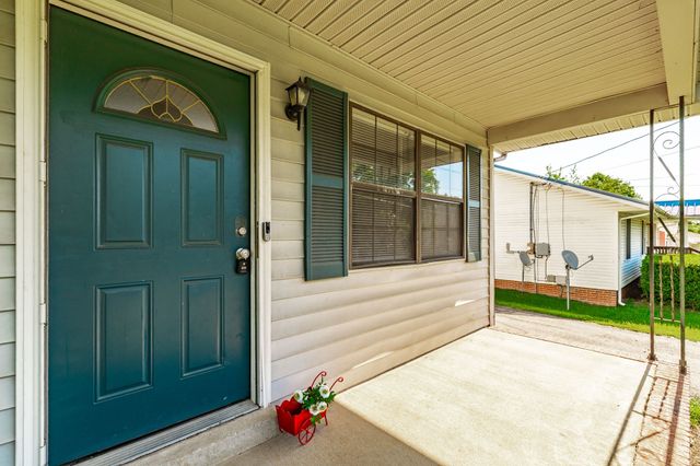 215 Al Oerter Dr, Clarksville, TN 37042