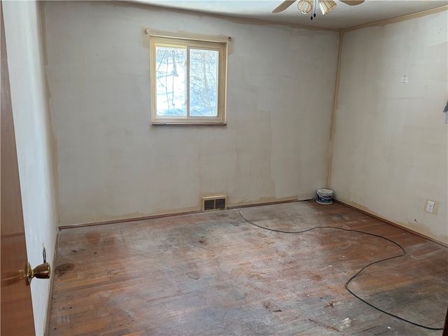 131 S Joslyn Dr, Penn Hills, PA 15235