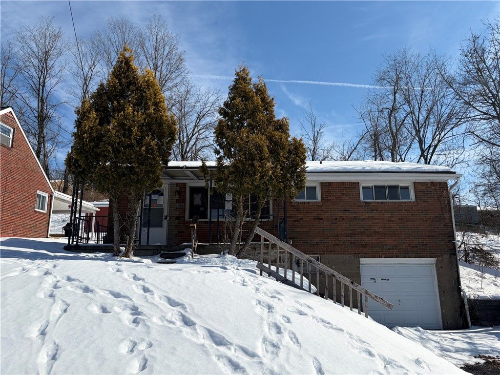 131 S Joslyn Dr, Penn Hills, PA 15235