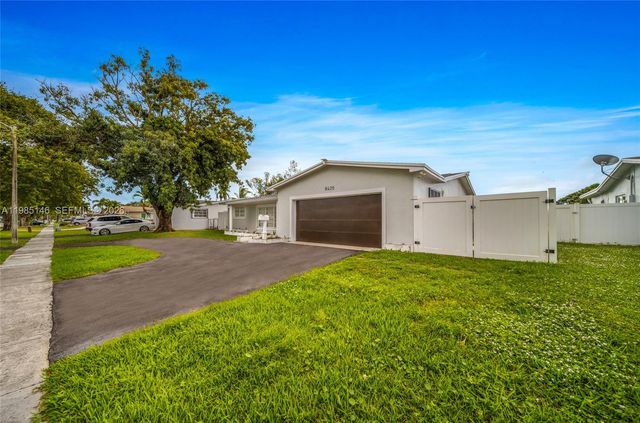 8420 Pasadena Blvd, Pembroke Pines, FL 33024