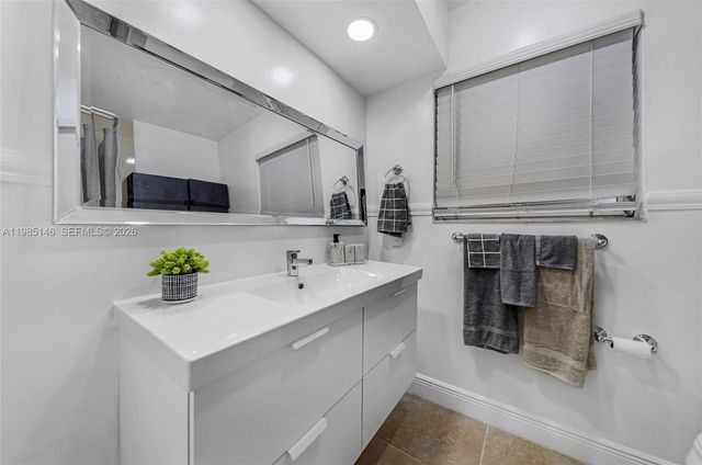 8420 Pasadena Blvd, Pembroke Pines, FL 33024