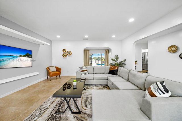 8420 Pasadena Blvd, Pembroke Pines, FL 33024