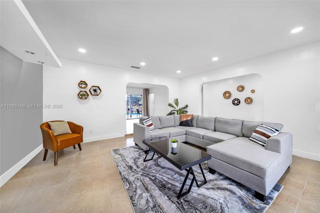 8420 Pasadena Blvd, Pembroke Pines, FL 33024