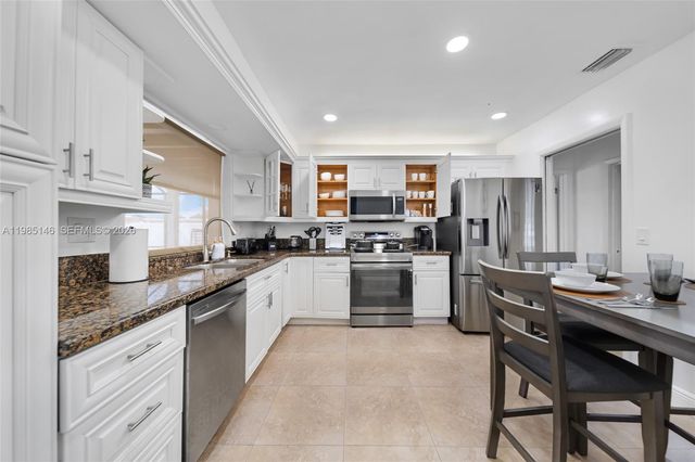 8420 Pasadena Blvd, Pembroke Pines, FL 33024