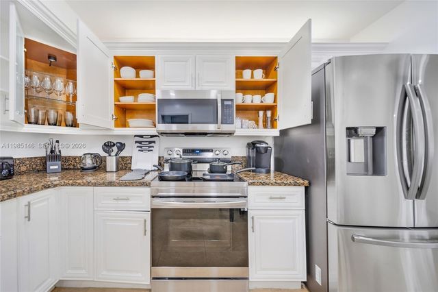 8420 Pasadena Blvd, Pembroke Pines, FL 33024