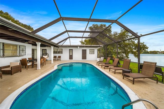 8420 Pasadena Blvd, Pembroke Pines, FL 33024