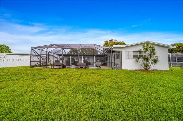 8420 Pasadena Blvd, Pembroke Pines, FL 33024