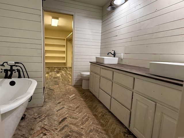 4900 Finch, Paragould, AR 72450