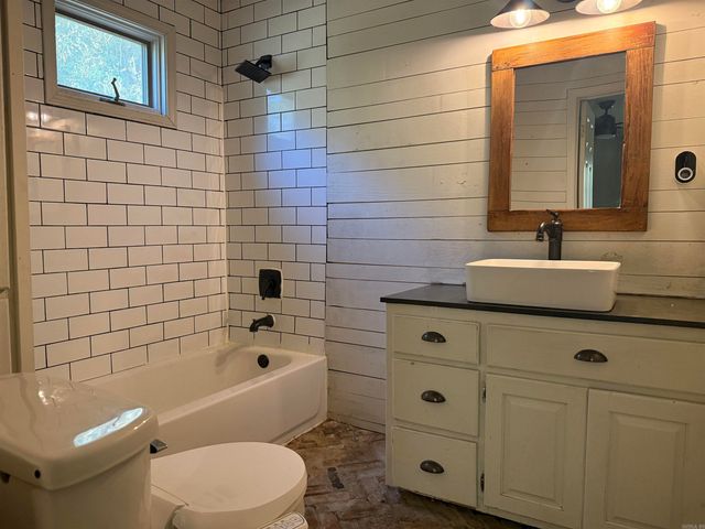 4900 Finch, Paragould, AR 72450