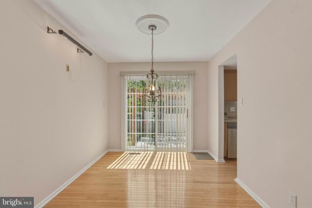 6179 TOWHEE LN, Mays Landing, NJ 08330
