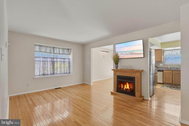 6179 TOWHEE LN, Mays Landing, NJ 08330