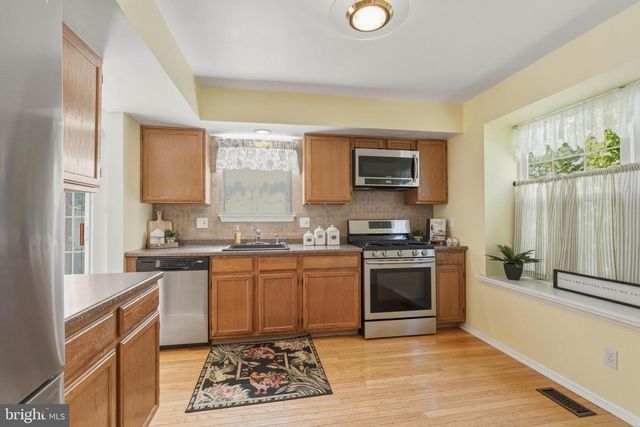 6179 TOWHEE LN, Mays Landing, NJ 08330
