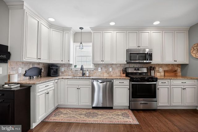 323 W WAVERLY RD, Glenside, PA 19038