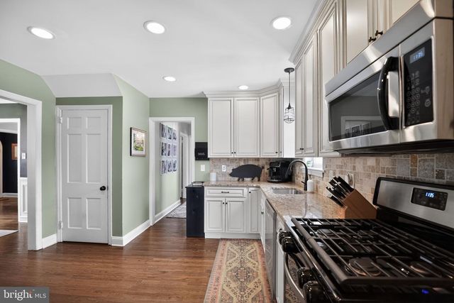 323 W WAVERLY RD, Glenside, PA 19038