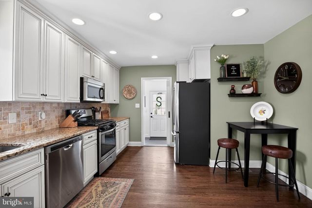 323 W WAVERLY RD, Glenside, PA 19038