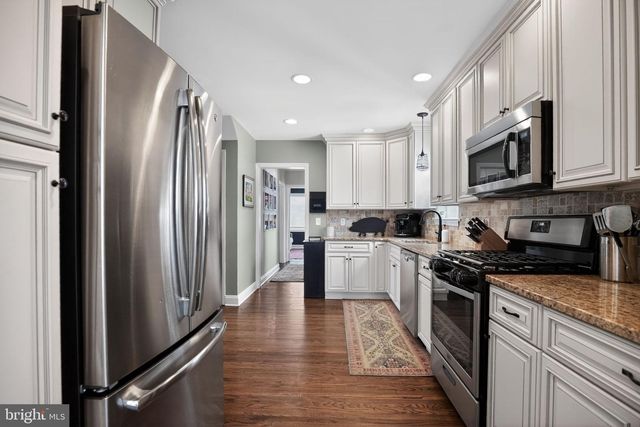 323 W WAVERLY RD, Glenside, PA 19038