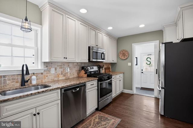 323 W WAVERLY RD, Glenside, PA 19038