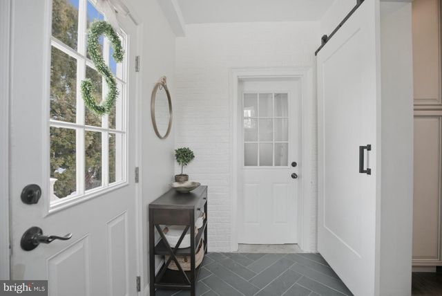 323 W WAVERLY RD, Glenside, PA 19038