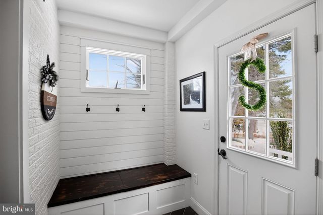 323 W WAVERLY RD, Glenside, PA 19038