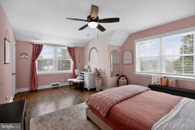 323 W WAVERLY RD, Glenside, PA 19038