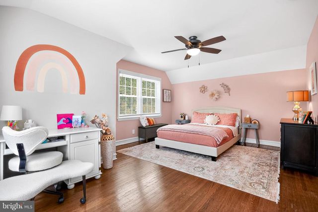 323 W WAVERLY RD, Glenside, PA 19038