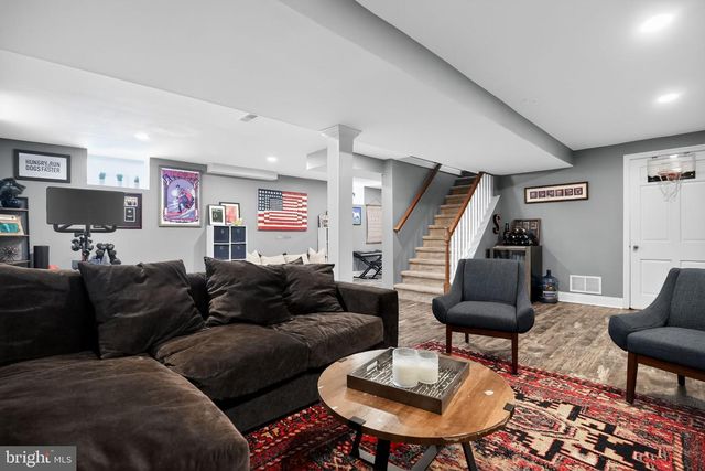 323 W WAVERLY RD, Glenside, PA 19038