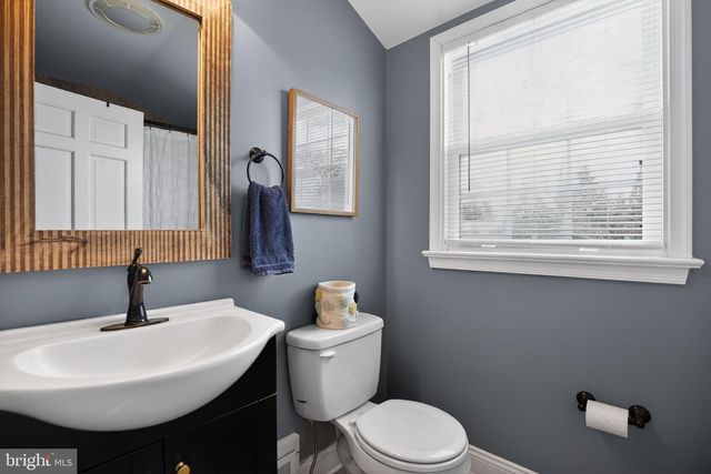 323 W WAVERLY RD, Glenside, PA 19038