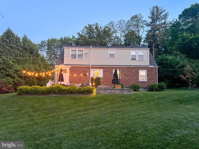 323 W WAVERLY RD, Glenside, PA 19038