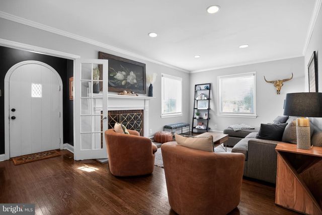 323 W WAVERLY RD, Glenside, PA 19038