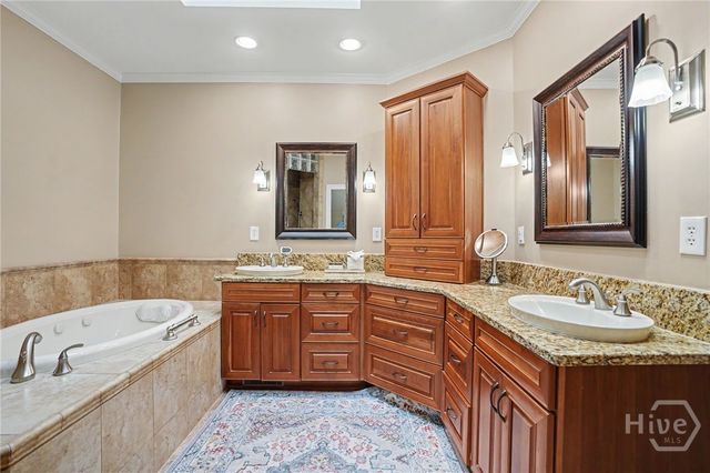 4 Willow Oak Circle, Savannah, GA 31411