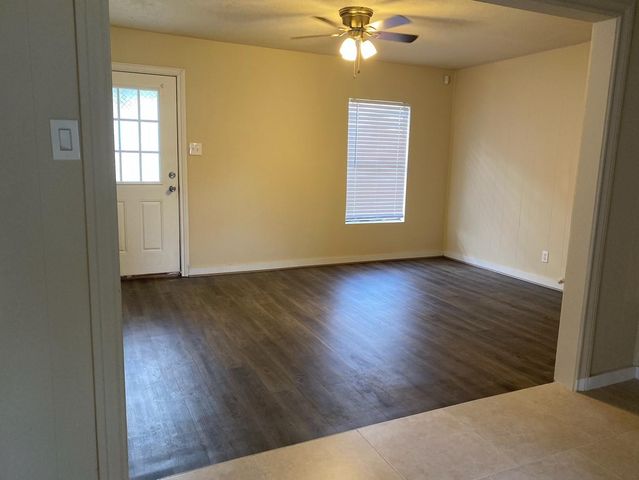 209 18th Avenue N, Texas City, TX 77590