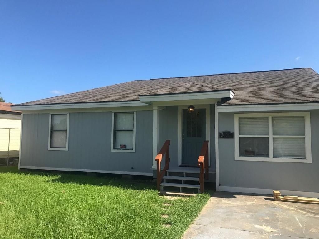 209 18th Avenue N, Texas City, TX 77590
