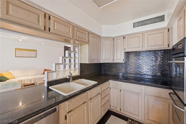 3111 Bel Air Drive 25H, Las Vegas, NV 89109