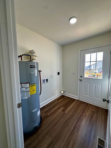 1302 Riverbend Rd, Dalton, GA 30721